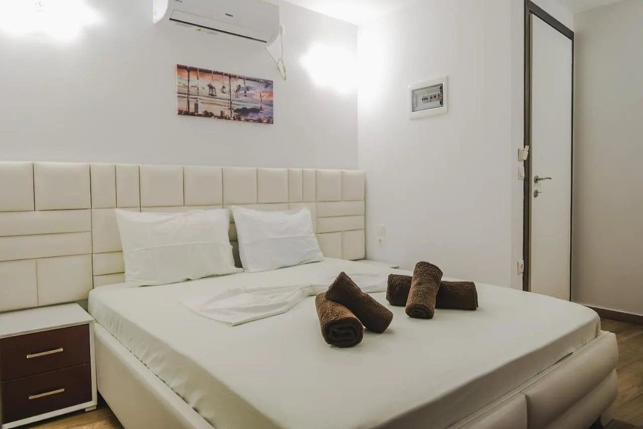 Fori'S Rooms Himarë Hotel