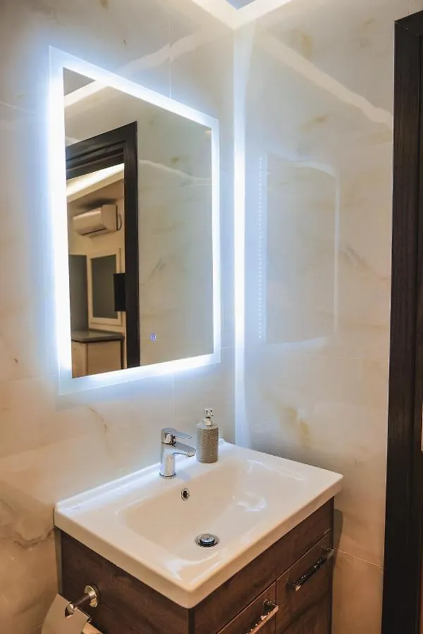 Fori'S Rooms Himarë Hotel